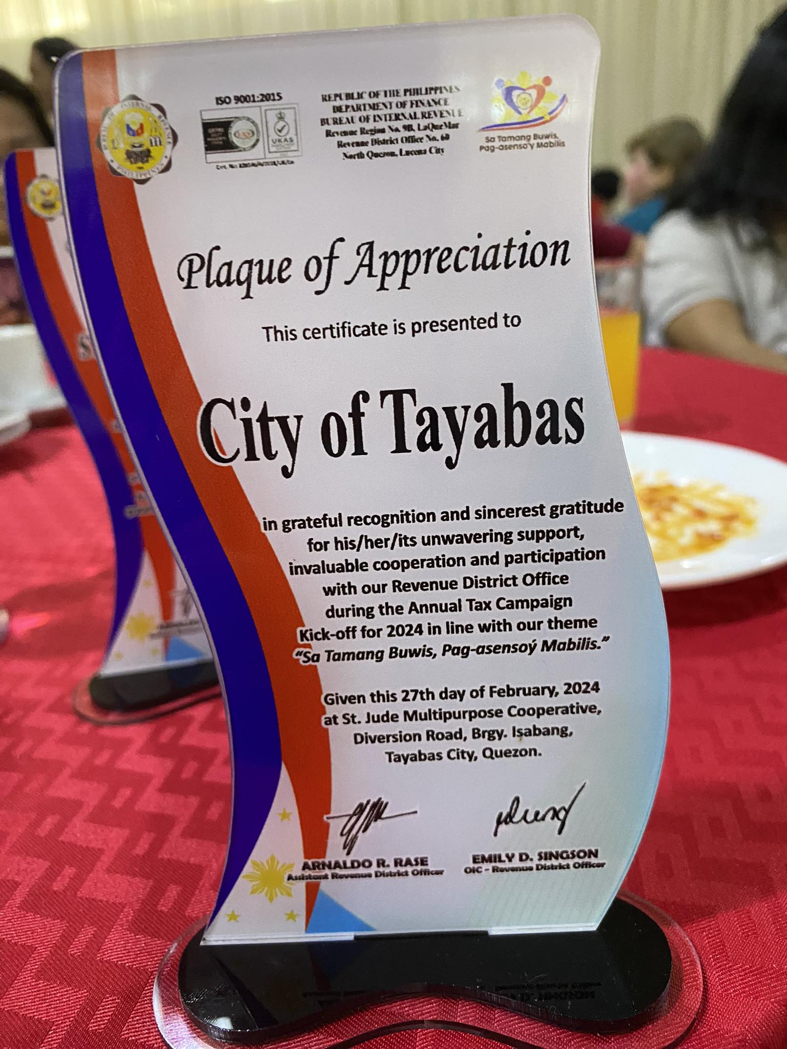 BIR PRESENTS A PLAQUE OF APPRECIATION TO THE CITY OF TAYABAS FOR ITS UNWAVERING SUPPORT TO RDO’S ANNUAL TAX CAMPAIGN KICK-OFF 2024 WITH THE THEME “SA TAMANG BUWIS, PAG-ASENSO’Y MABILIS.”