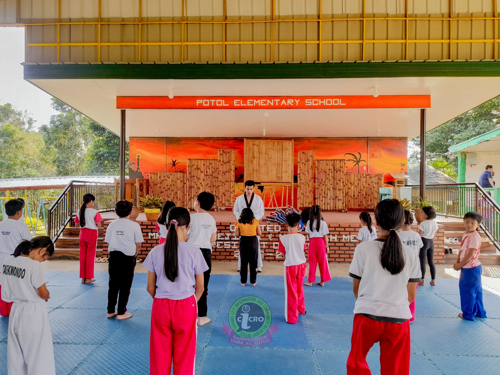 DALWAMPUNG MAG-AARAL NG POTOL ELEMENTARY SCHOOL, SUMAILAIM SA TAEKWONDO TRAINING SESSION.