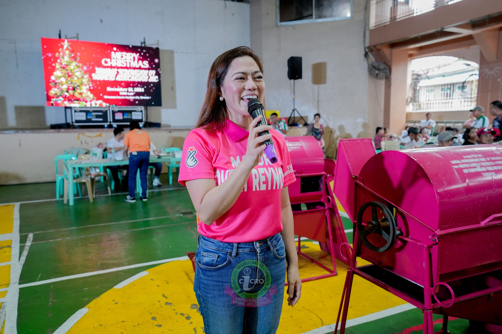 BRAND NEW HAND TRACTORS, RICE THRESHERS, IPINAMAHAGI SA MGA SAMAHAN NG MAGSASAKA SA LUNGSOD NG TAYABAS.