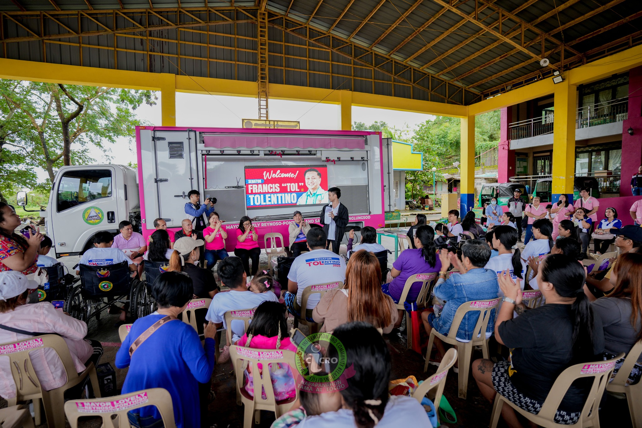 IPINAMAHAGI ANG LIBRENG WHEELCHAIR, PUSTISO SA NGIPIN, AT SALAMIN SA MATA, MULA KAY SENATOR FRANCIS “TOL” TOLENTINO.