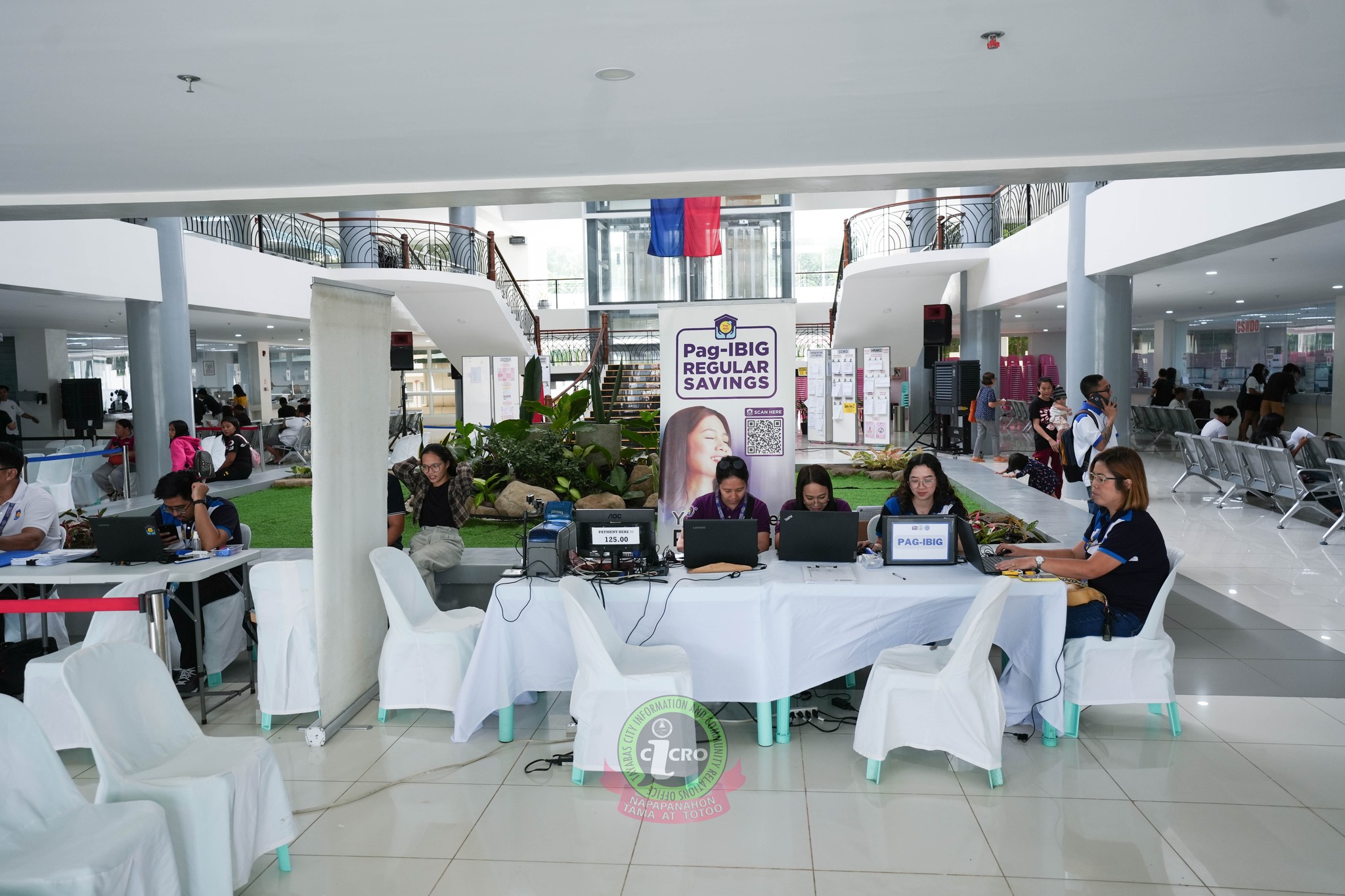 UCPB TAYABAS AT PAG-IBIG LUCENA, NAGLAGAY NG SERVICE COUNTER SA ATRIUM NG NEW TAYABAS CITY HALL.