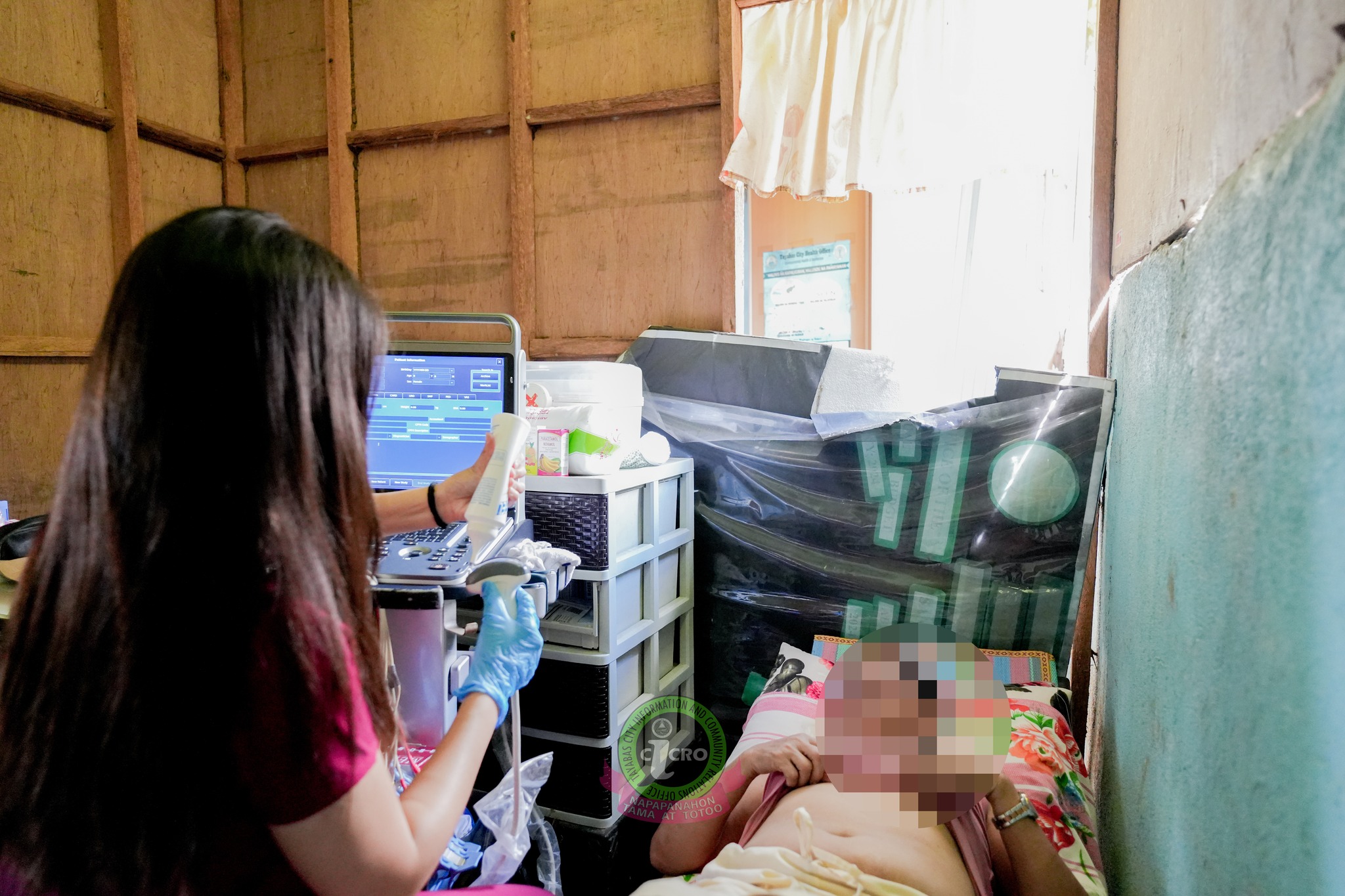 MOBILE HEALTH SERVICES, INILAPIT SA MGA RESIDENTE NG BARANGAY VALENCIA